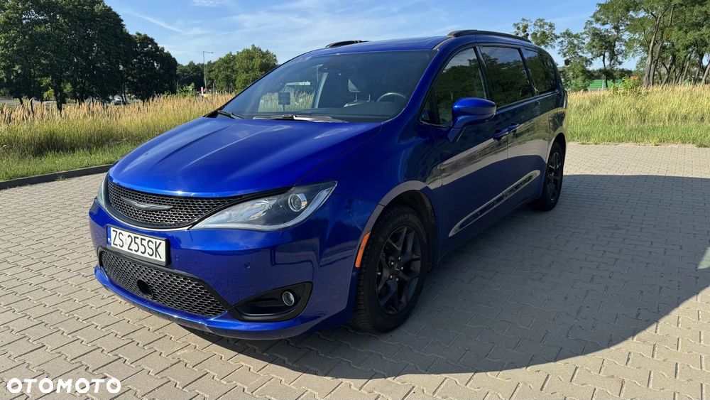 Chrysler Pacifica - 1