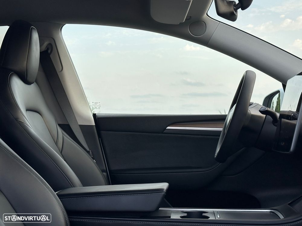 Tesla Model Y Long-Range RWD - 15