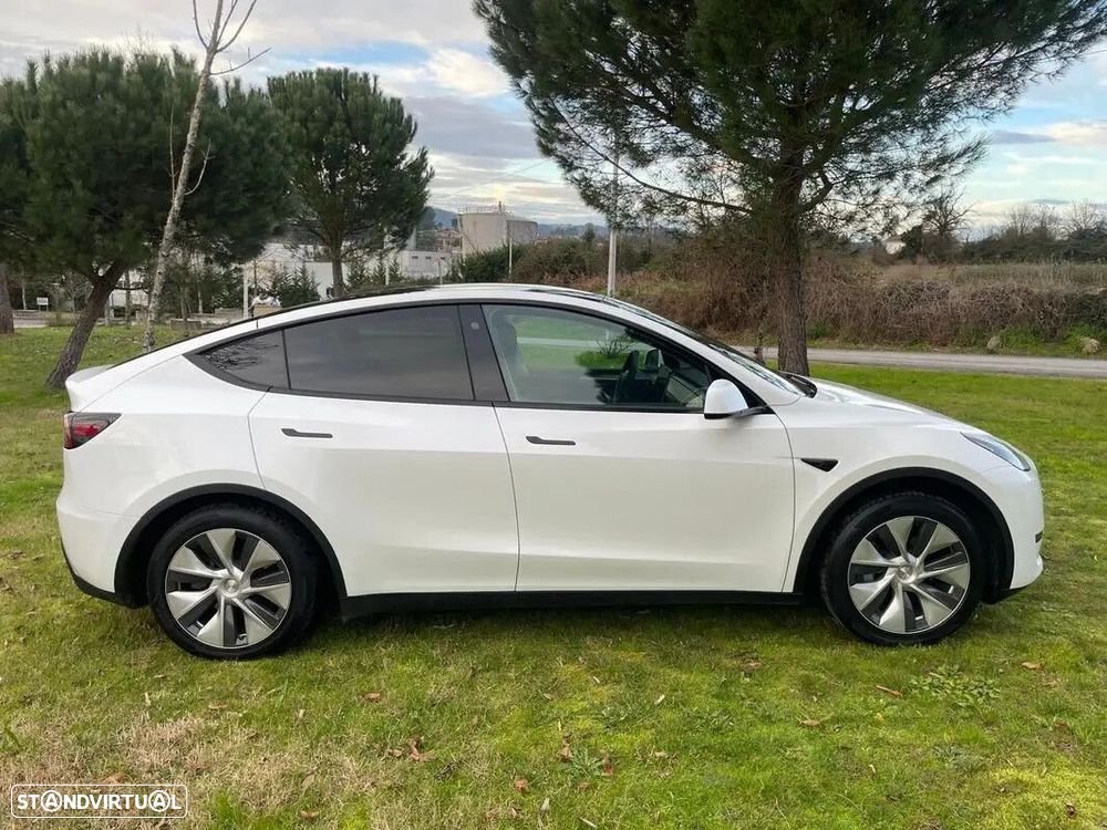 Tesla Model Y - 2