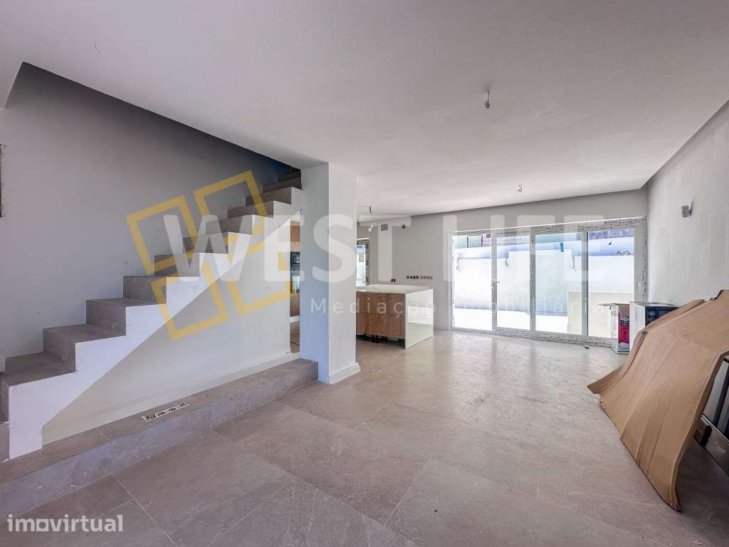Moradia Independente T3 TOTALMENTE RENOVADA - Terraço e Logradouro ... - Grande imagem: 4/32