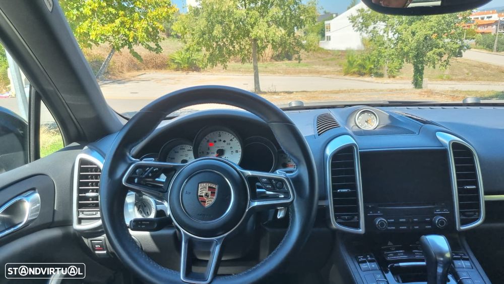 Porsche Cayenne Platinum Edition - 18
