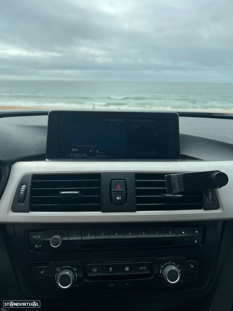 BMW 318 d Touring Line Luxury - 9