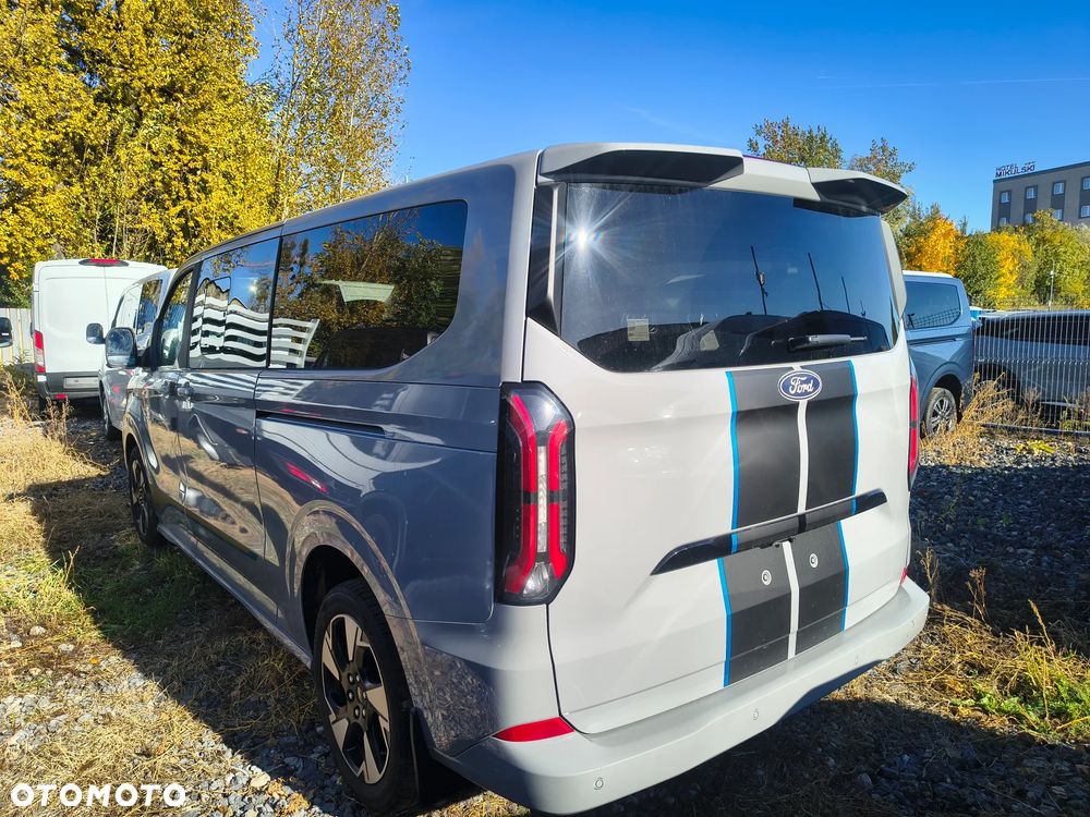 Ford Tourneo Custom - 9