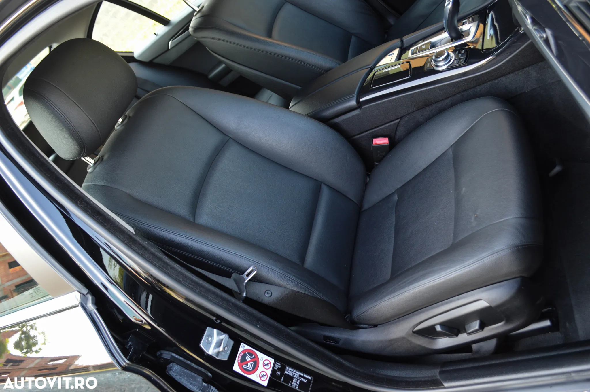 BMW Seria 5 520d Aut. - 31
