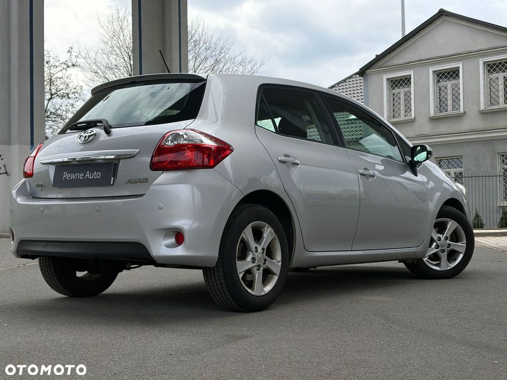Toyota Auris 1.6 2010 - 13