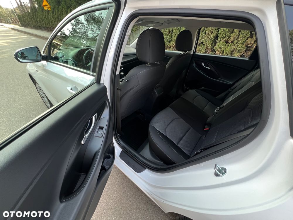 Hyundai i30 1.5 T-GDI 48V Modern - 11