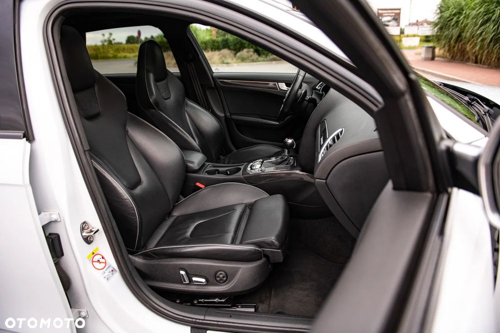 Audi RS4 Avant Avant S tronic - 28