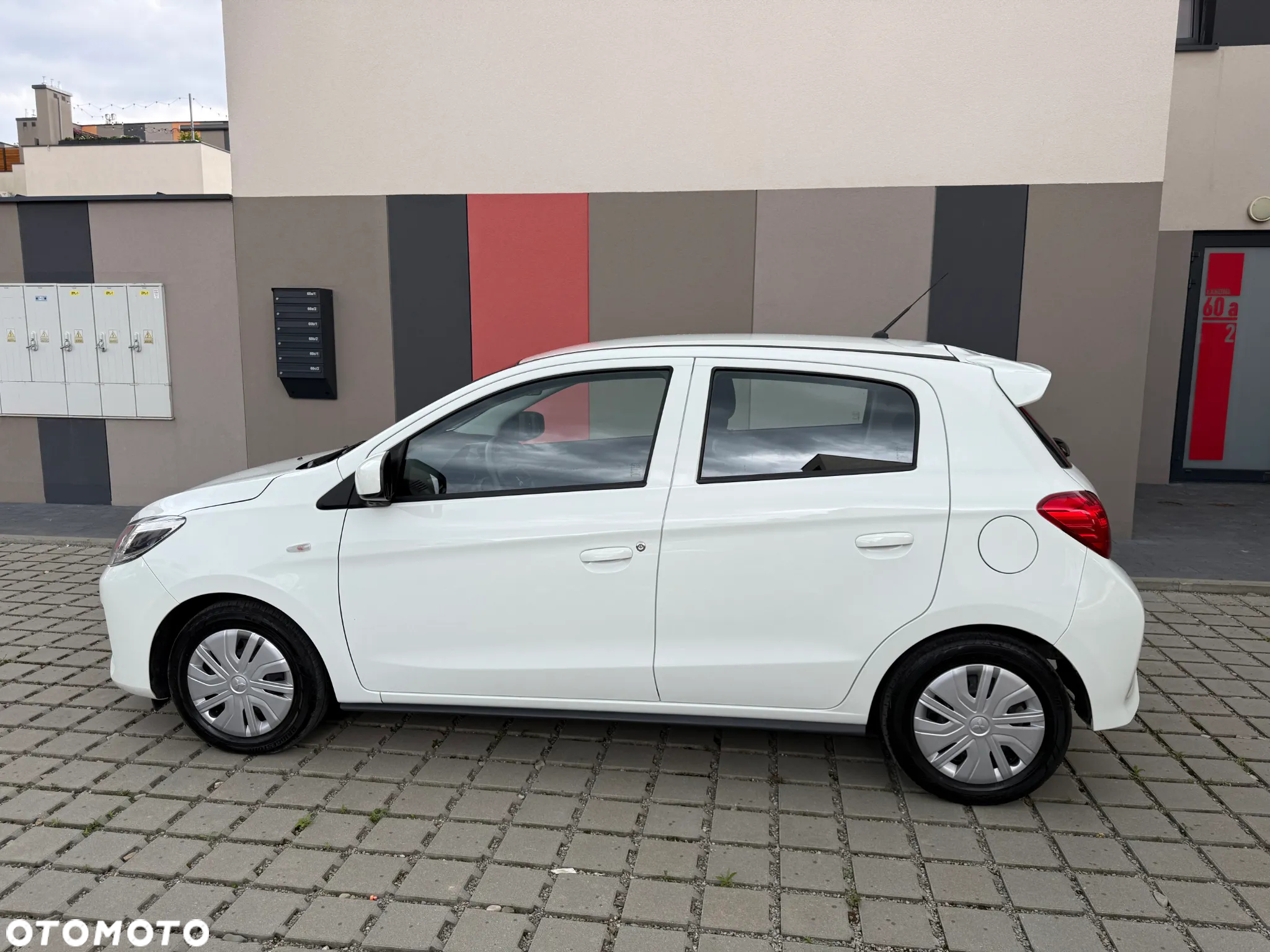 Mitsubishi Space Star 1.2 Inform Plus - 12