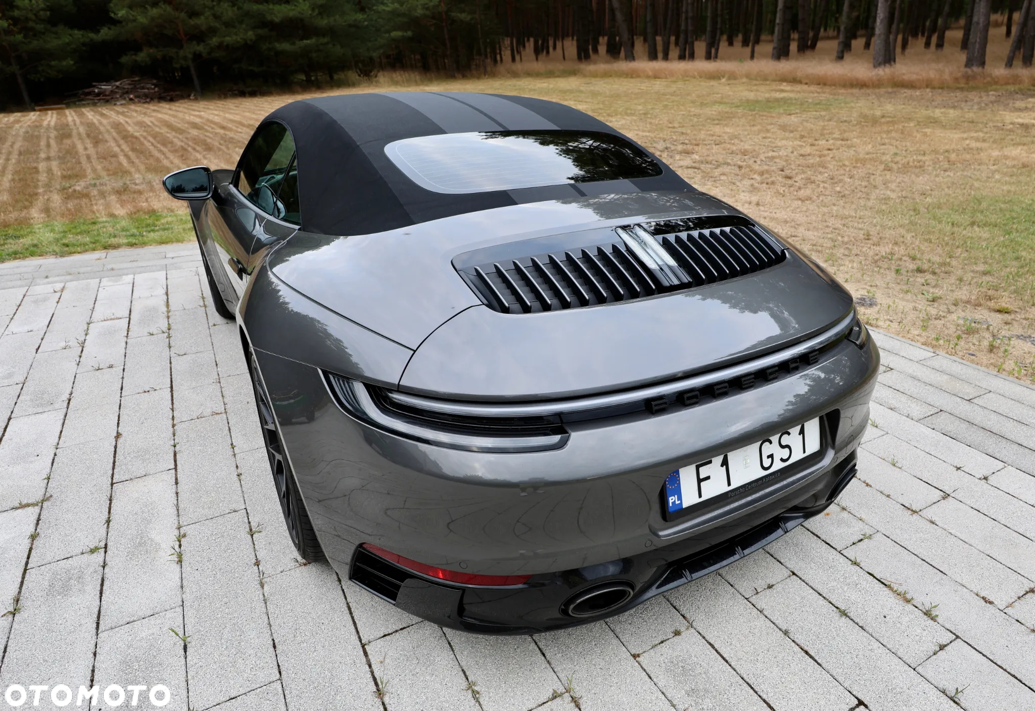 Porsche 911 Carrera 4 GTS Cabrio - 2