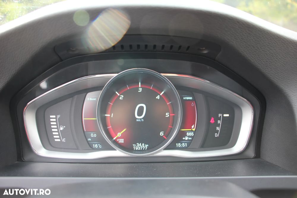 Volvo V60 D6 Plug-In-Hybrid AWD Geartronic Summum - 16