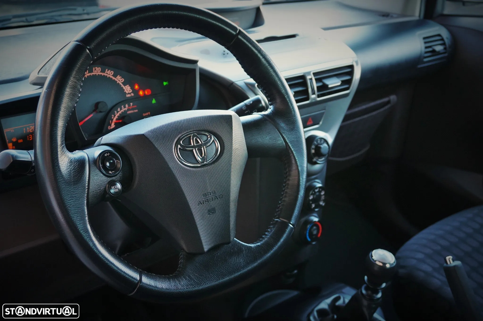 Toyota iQ 1.0 VVT-i - 8