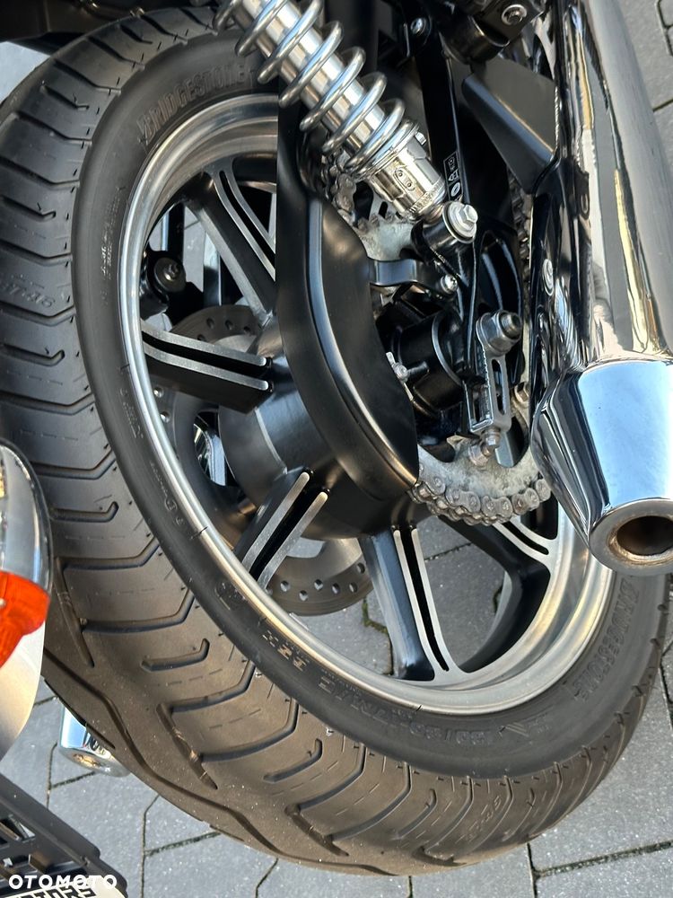 Triumph Bonneville - 13