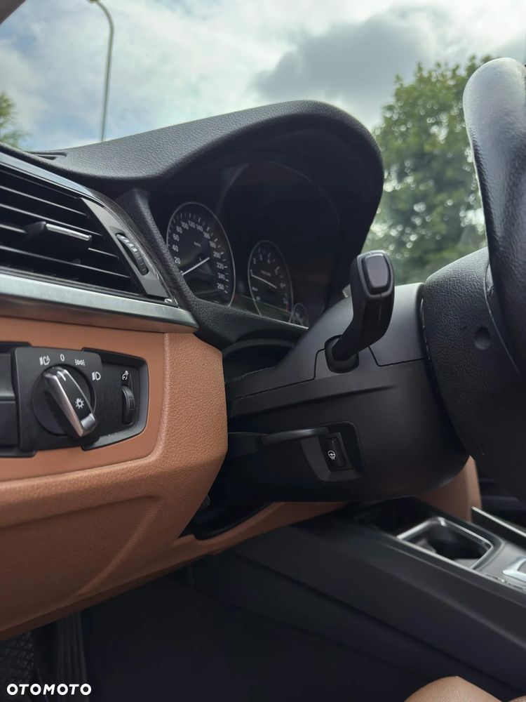 BMW Seria 3 328i xDrive Sport-Aut Luxury Line - 13