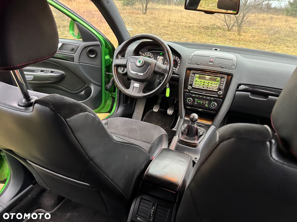 Skoda Octavia Combi 2.0 TDI DPF RS - 18