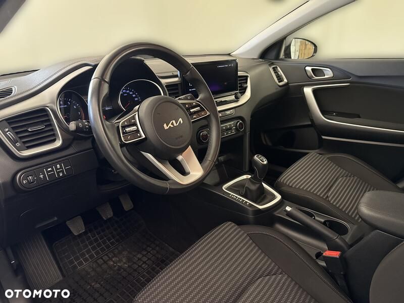 Kia Ceed 1.5 T-GDI M - 11