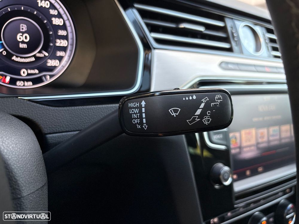 VW Passat Variant 2.0 TDi Highline DSG - 17