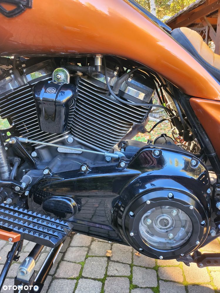 Harley-Davidson Touring Road Glide - 8