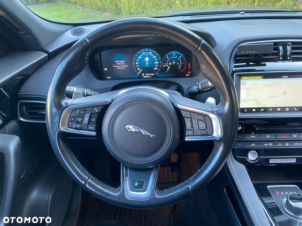 Jaguar F-Pace 20d AWD R-Sport - 18