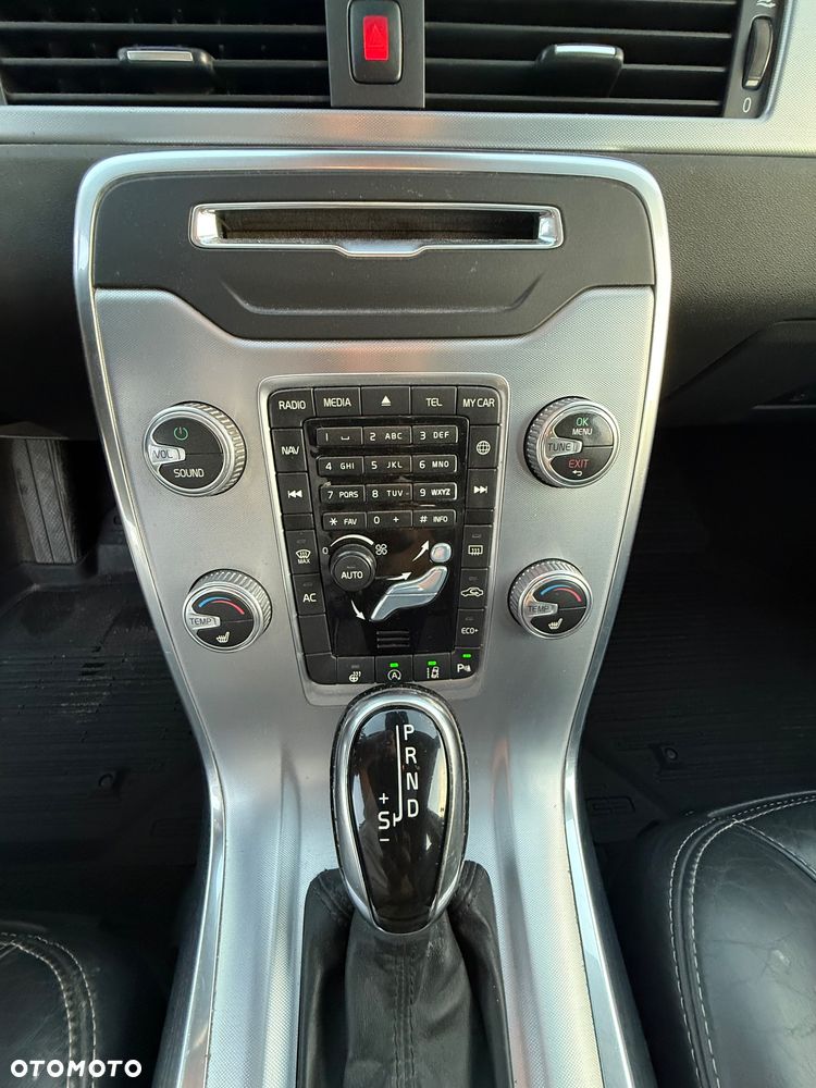 Volvo XC 70 D4 Geartronic Black Edition - 12