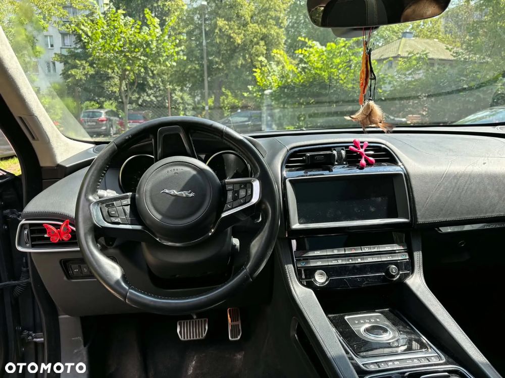 Jaguar F-Pace 20d Prestige - 7