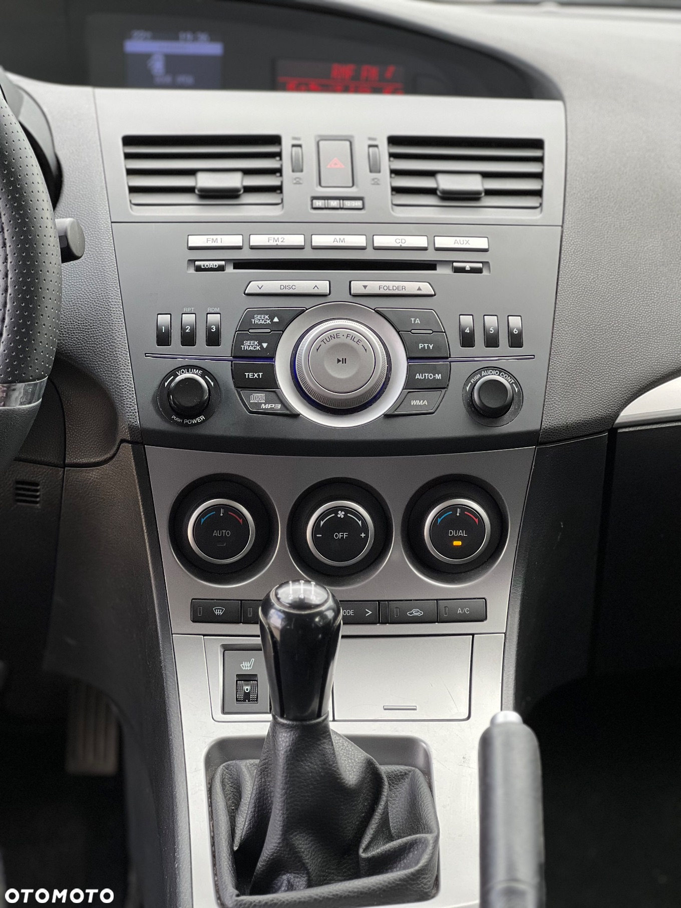 Mazda 3 1.6 Active + - 25