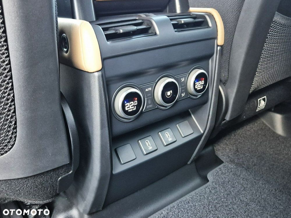 Land Rover Defender - 38