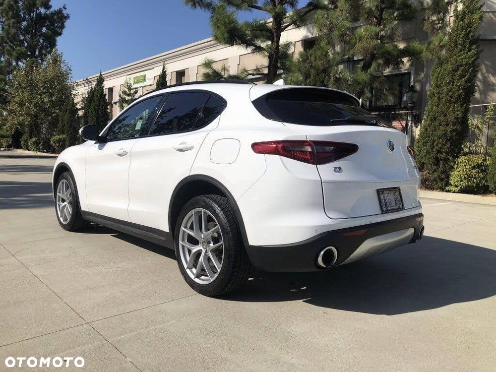 Alfa Romeo Stelvio 2.0 Turbo 16V AT8-Q4 Lusso - 5