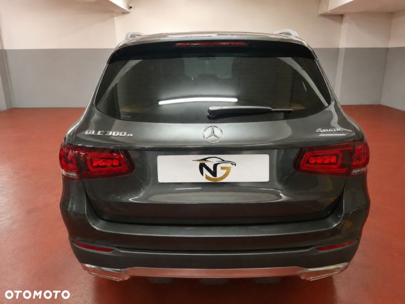 Mercedes-Benz GLC 300 e 4Matic 9G-TRONIC Exclusive - 6