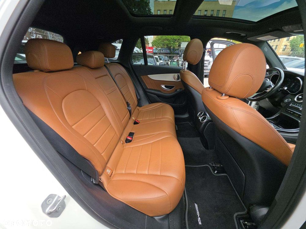 Mercedes-Benz GLC 300 4Matic 9G-TRONIC AMG Line - 9