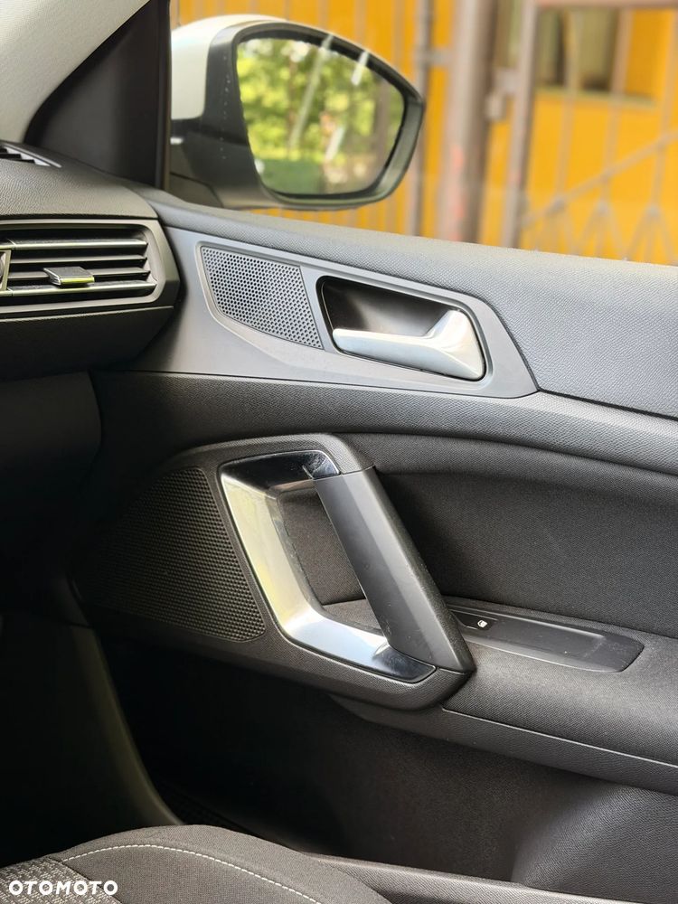 Peugeot 308 1.6 BlueHDi Allure S&S - 18