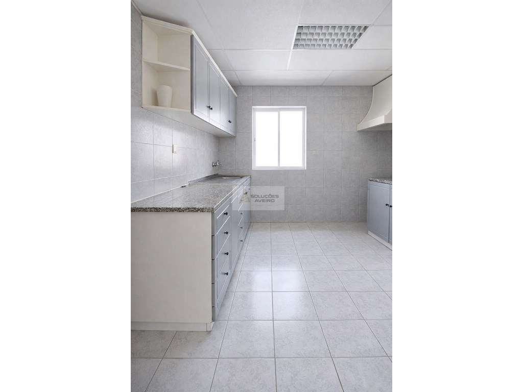 Apartamento T3 com Terraço e Garagem no Centro de Águeda - Grande imagem: 2/24