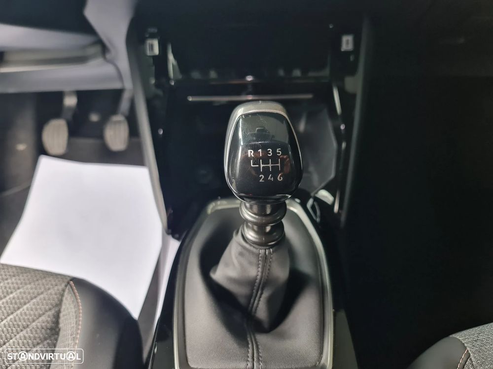 Peugeot 2008 1.2 PureTech Allure Pack - 35