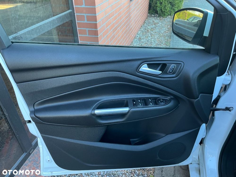 Ford Kuga 1.5 EcoBoost 2x4 ST-Line - 24