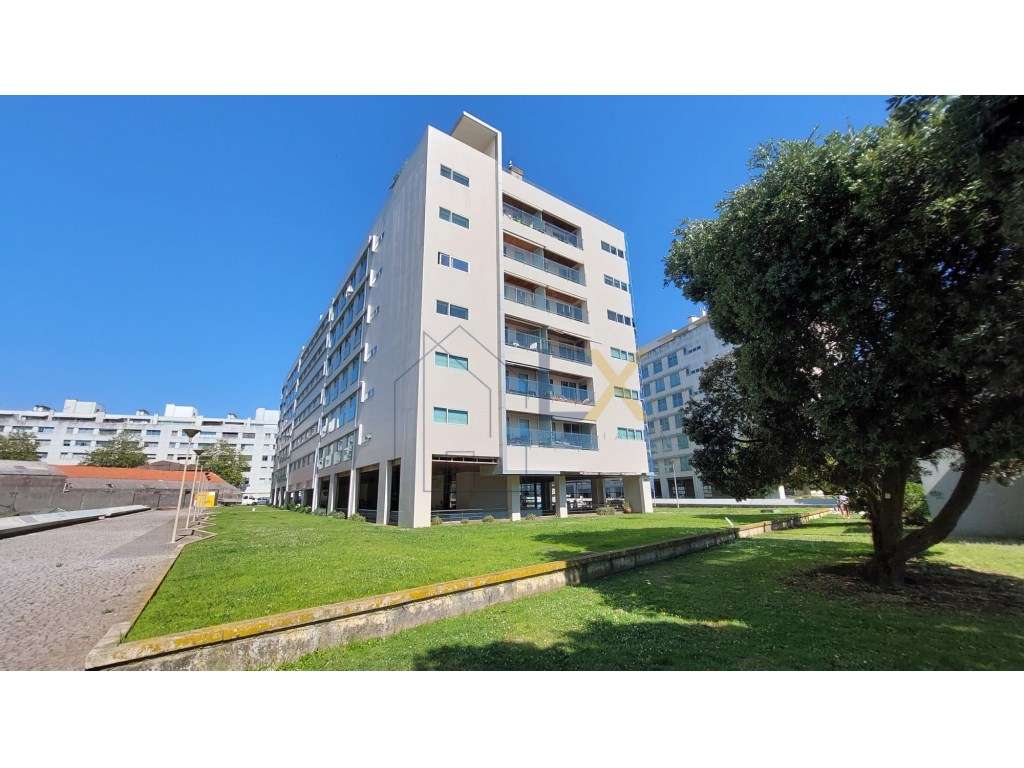 Excelente Apartamento T4 localizado na primeira linha da Praia em M... - Grande imagem: 2/27