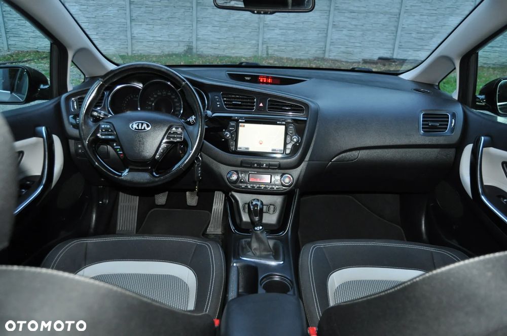 Kia Ceed 1.6 GDI Dream Team Edition - 10