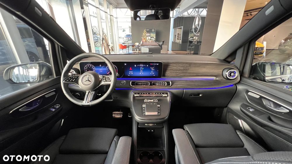 Mercedes-Benz Klasa V - 12