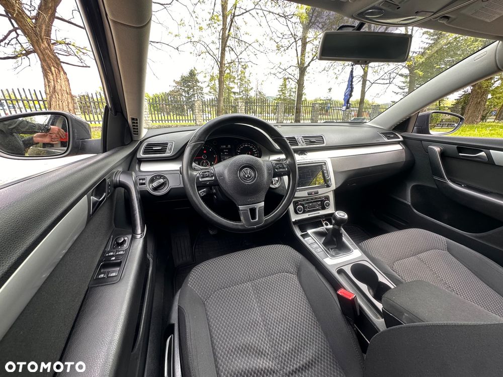 Volkswagen Passat 2.0 Blue TDI SCR Comfortline - 15