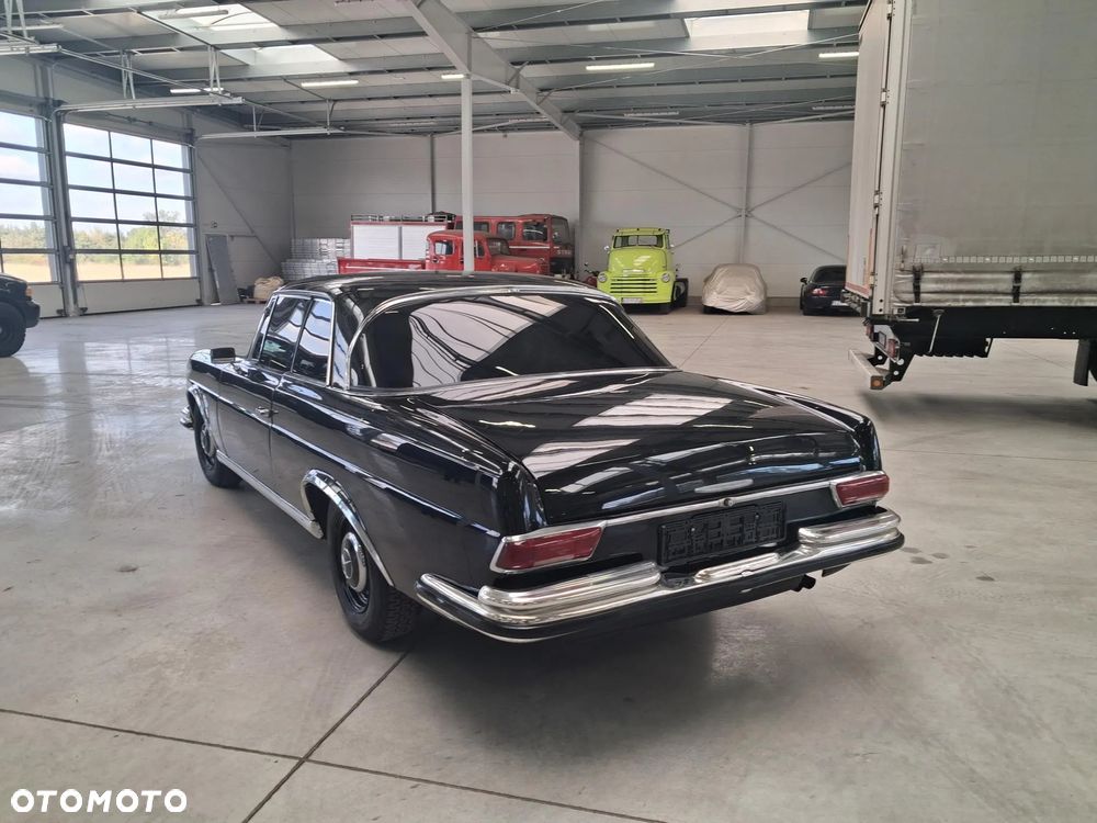 Mercedes-Benz 280 - 3