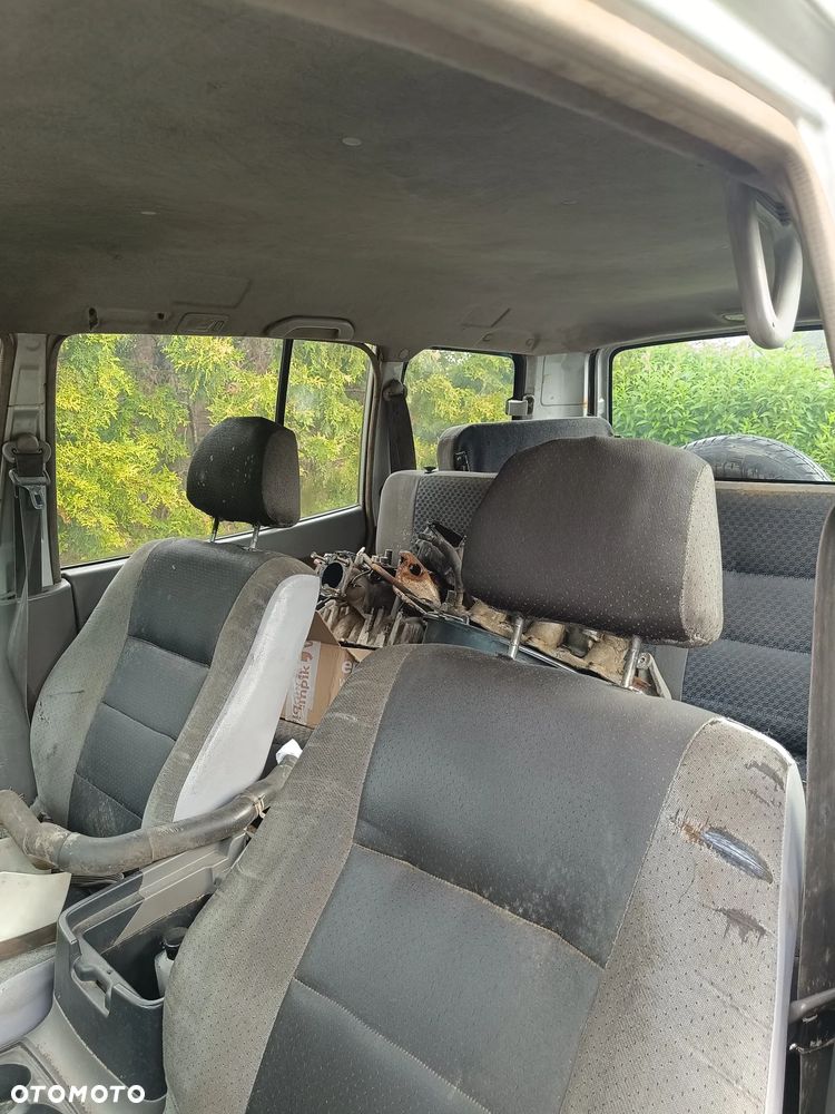 Mitsubishi Pajero - 10
