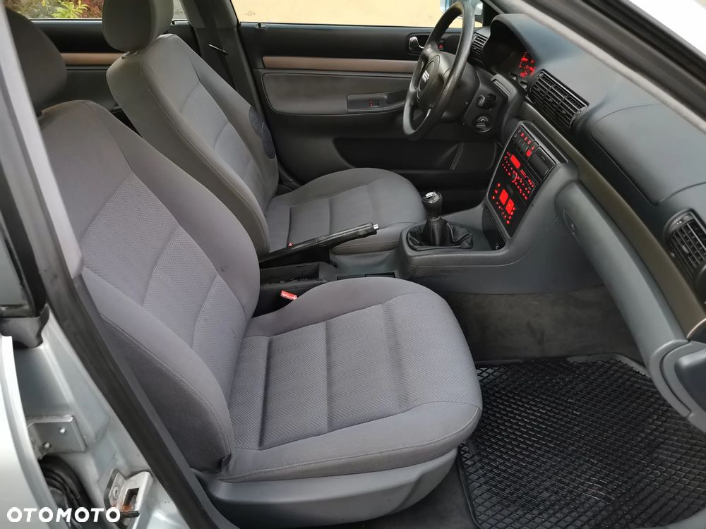 Audi A4 Limousine - 16