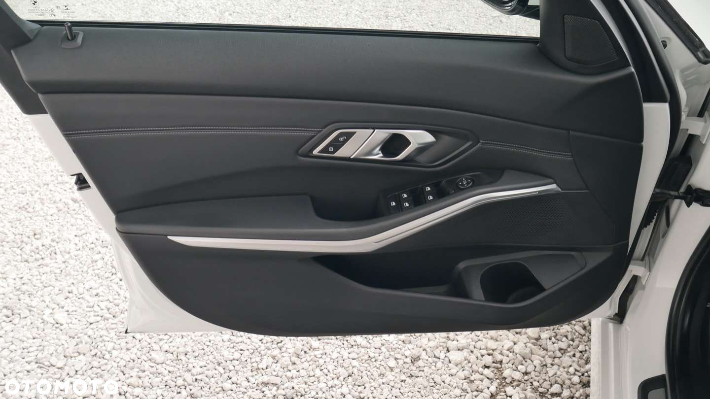 BMW Seria 3 - 16