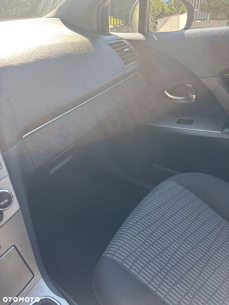 Toyota Avensis 2.0 D-4D 2010 - 10