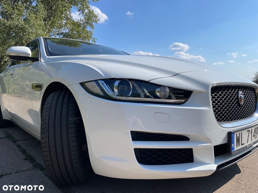 Jaguar XE 2.0 T Prestige - 4