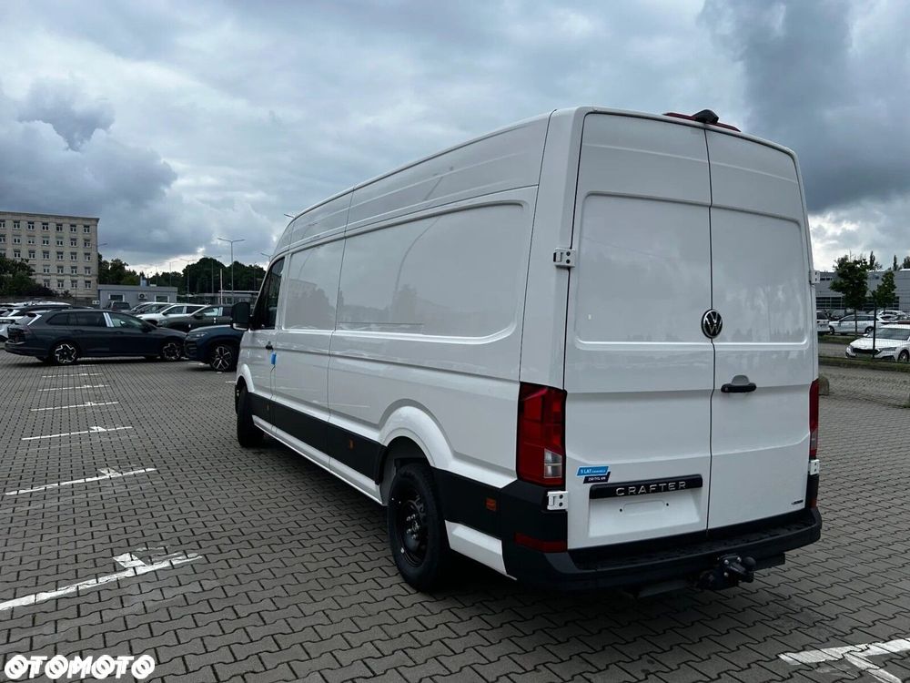 Volkswagen Crafter 35 Furgon z wysokim dachem silnik: 2,0 l EU6 SCR 177 KM / skrzynia biegów: 4MOTION automatyczna 8-biegowa rozstaw osi: 4490 mm - 6
