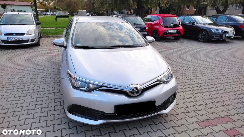 Toyota Auris 1.6 Premium - 4