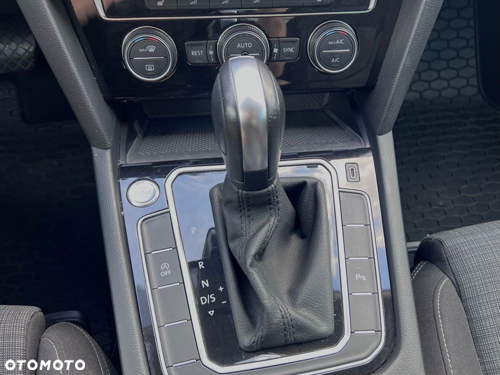 Volkswagen Passat 2.0 TSI Business DSG - 17