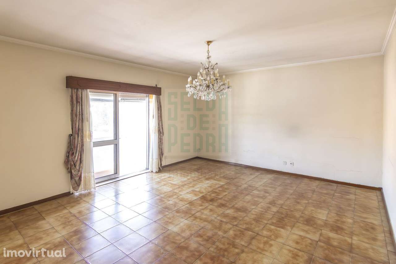 Apartamento T3 em Rio Tinto com 3 frentes e lugar de garagem - Grande imagem: 2/18