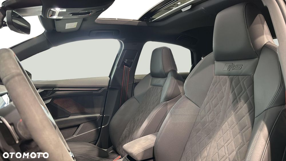 Audi RS3 Limousine - 12