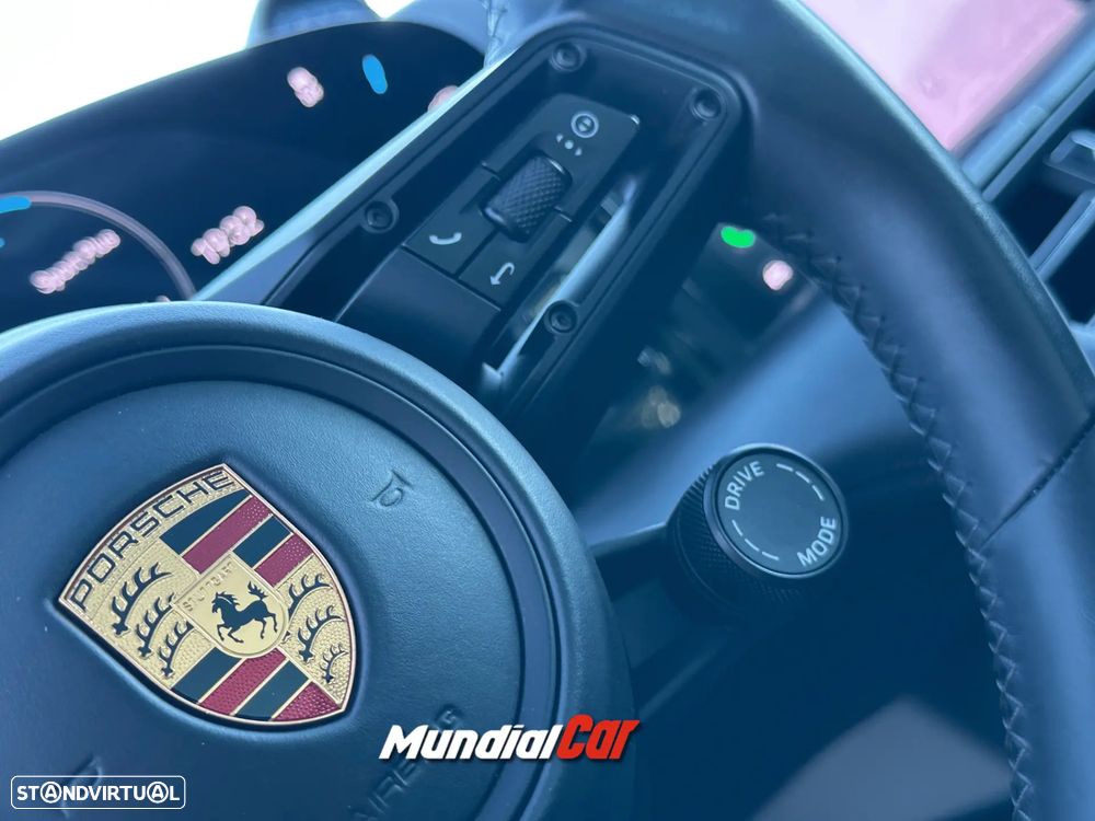 Porsche Taycan Cross Turismo 4 - 26