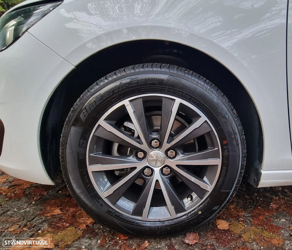 Peugeot 308 1.2 PureTech Allure Full LED - 24